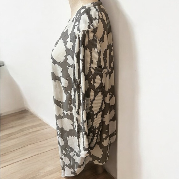 Lane Bryant Boxy Gray and White Tunic Blouse - Picture 4 of 6